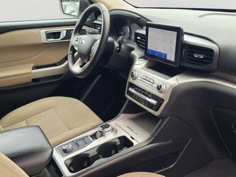 Used 2022 Ford Explorer XLT image 9