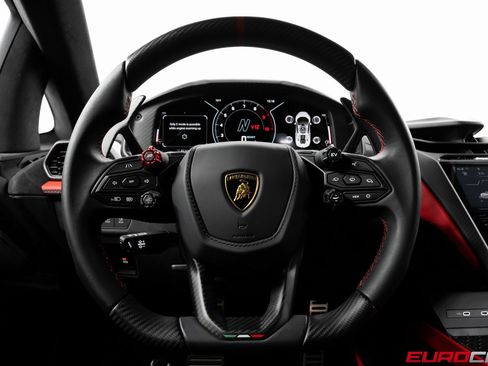 Used 2025 Lamborghini Revuelto image 32