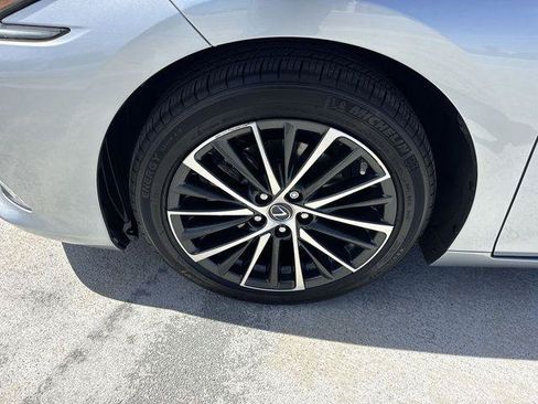 Certified 2024 Lexus ES 350 w/ Premium Package FWD image 10