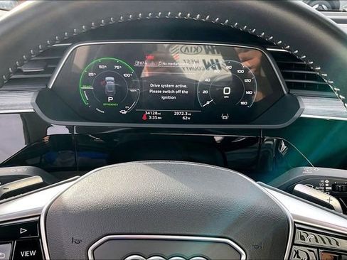 Used 2021 Audi e-tron Premium Plus w/ Premium Plus Package image 18