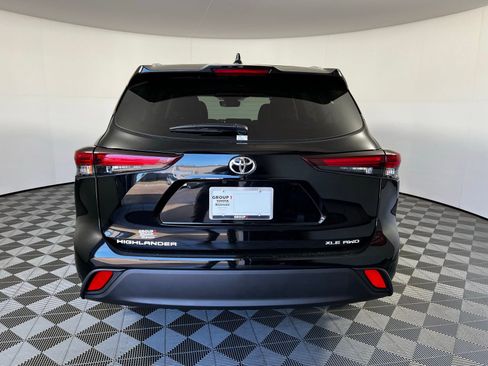 Used 2026 Toyota Highlander XLE image 6