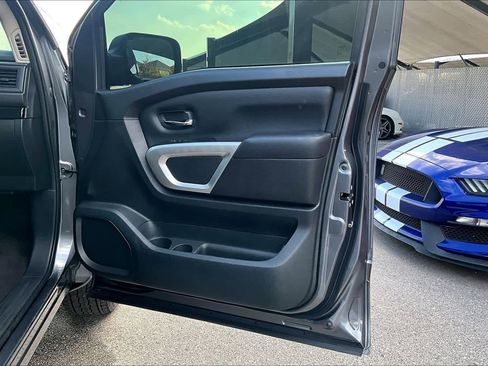 Used 2024 Nissan Titan SV image 21