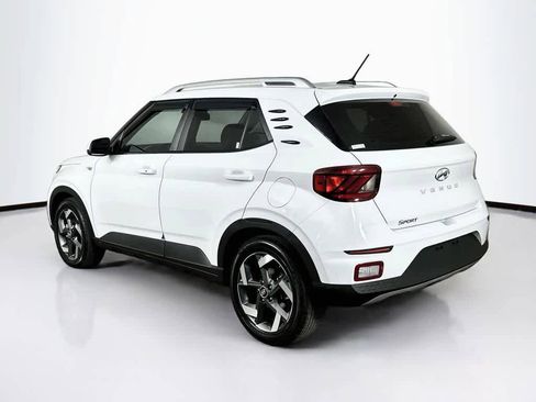 Used 2026 Hyundai Venue SEL FWD image 4
