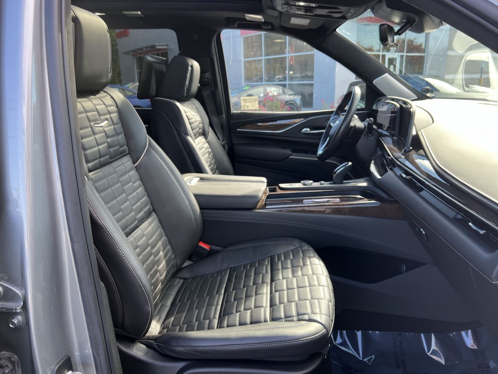 Used 2023 Cadillac Escalade Sport Platinum w/ LPO, ONYX Package AWD/4WD image 28