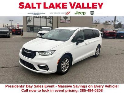 Certified 2024 Chrysler Pacifica Touring-L