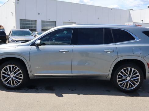Used 2026 Buick Enclave Avenir w/ Super Cruise Package AWD/4WD image 4