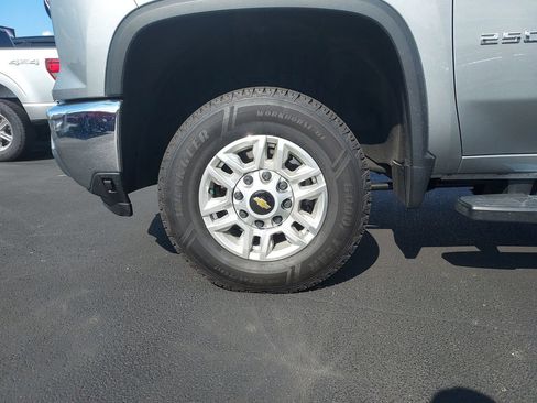 Used 2025 Chevrolet Silverado 2500 LT w/ Convenience Package AWD/4WD image 10