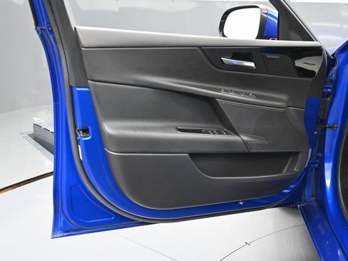 Used 2017 Jaguar XE Premium image 45