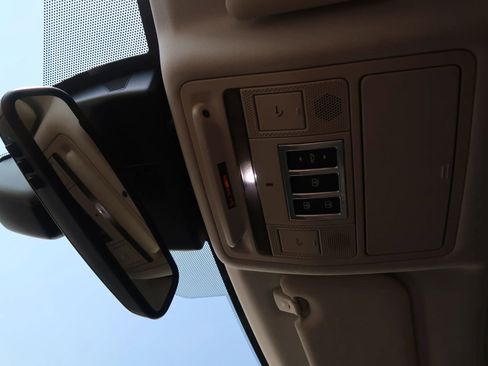 Used 2017 Jaguar XE First Edition image 39