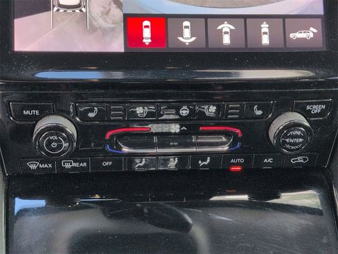 Used 2023 Jeep Grand Cherokee L Limited w/ Luxury Tech Group II image 18