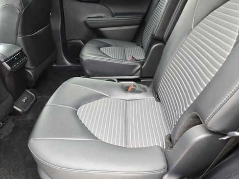 Used 2025 Toyota Highlander XSE AWD/4WD image 21