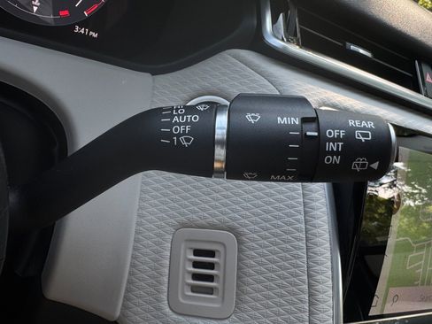 Used 2023 Land Rover Range Rover Velar R-Dynamic S image 60