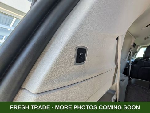 Used 2024 Chrysler Pacifica Touring-L image 41