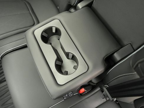 New 2025 INFINITI QX80 Sensory image 34