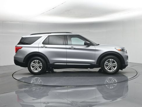 Certified 2022 Ford Explorer XLT RWD image 43