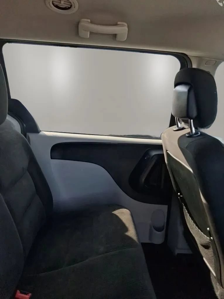 Used 2018 Dodge Grand Caravan SE w/ UConnect Hands-Free Group FWD image 26