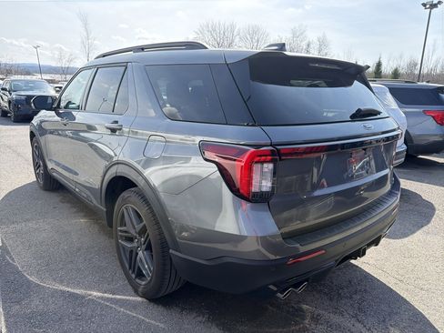 Used 2025 Ford Explorer ST AWD/4WD image 5