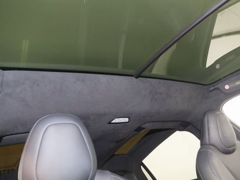 Used 2022 Tesla Model X image 12