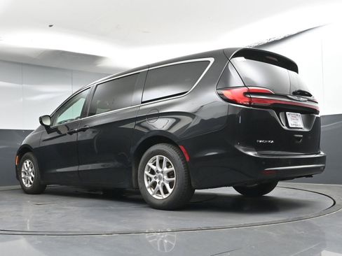 Used 2023 Chrysler Pacifica Touring-L FWD image 30