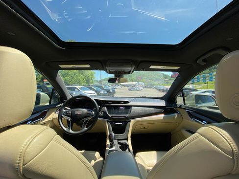 Used 2017 Cadillac XT5 Luxury w/ Driver Awareness Package FWD image 19