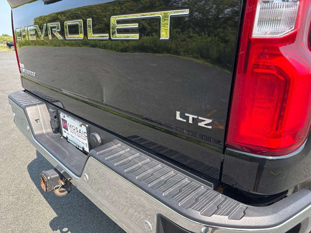Used 2022 Chevrolet Silverado 2500 LTZ w/ LTZ Convenience Package AWD/4WD image 20