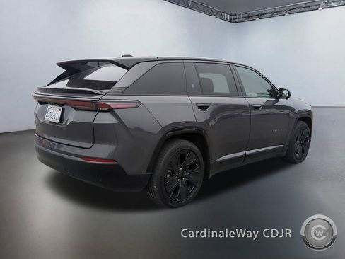 Used 2025 Jeep Wagoneer S Launch Edition image 22