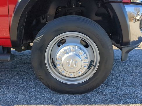 Used 2021 RAM 5500 Tradesman w/ Chrome Appearance Group image 9