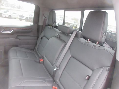 New 2026 GMC Sierra 1500 SLT image 15