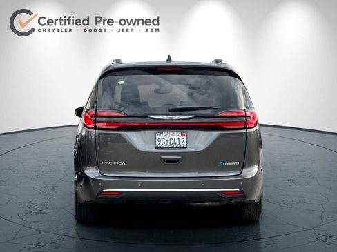 Used 2023 Chrysler Pacifica Pinnacle FWD image 5