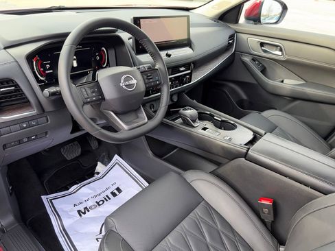 Used 2025 Nissan Rogue Platinum w/ Platinum Premium Package image 8