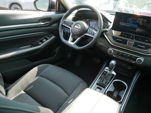 Certified 2023 Nissan Altima 2.5 SV w/ SV Premium Package AWD/4WD image 9