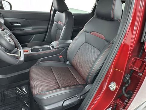Used 2025 Nissan Kicks SR w/ Illumination Package image 10