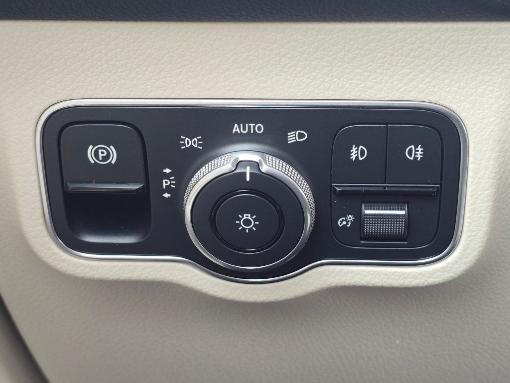 New 2026 Mercedes-Benz GLB 250 4MATIC image 37