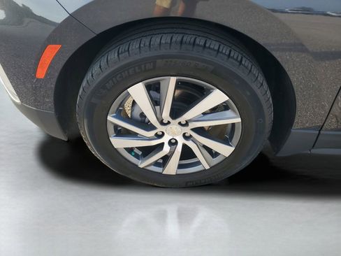 Used 2023 Chevrolet Equinox LT FWD image 28