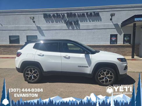 Used 2025 Jeep Compass Limited AWD/4WD image 2
