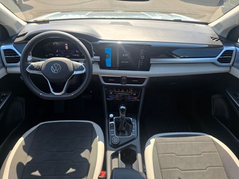 New 2025 Volkswagen Taos SE image 18