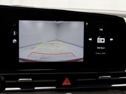 Used 2024 Hyundai Elantra SEL FWD image 2