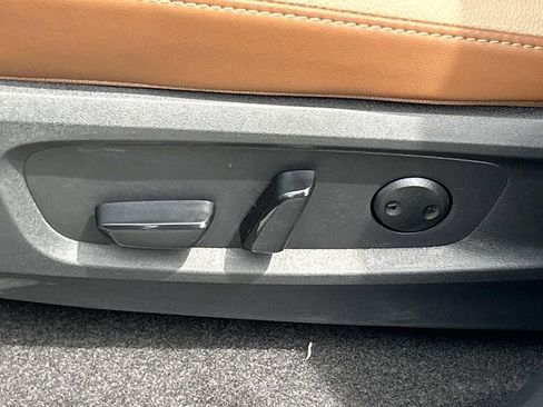 New 2026 Nissan Pathfinder Platinum w/ Lighting Package FWD image 16