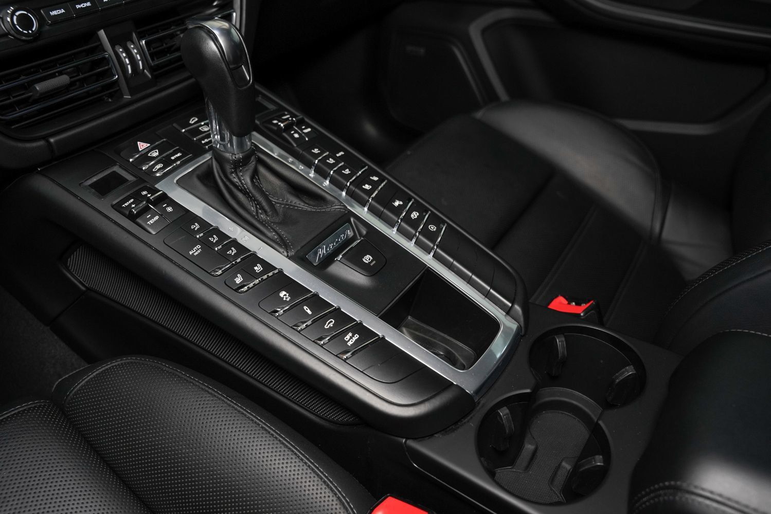 Used 2020 Porsche Macan Turbo AWD/4WD image 48