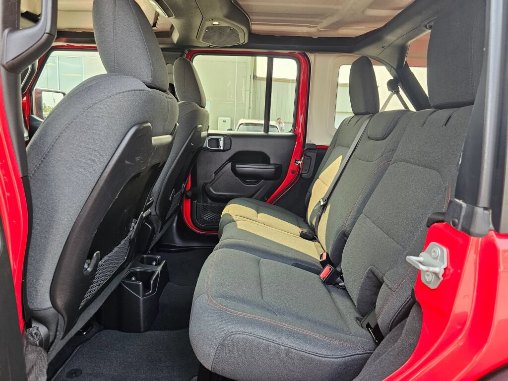 Used 2024 Jeep Wrangler Unlimited Rubicon AWD/4WD image 14