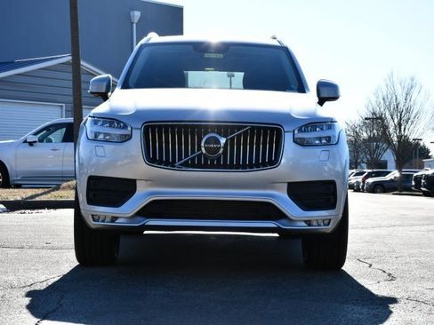 Certified 2022 Volvo XC90 T6 Momentum w/ Climate Package image 2