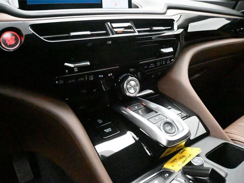 Used 2024 Acura MDX SH-AWD w/ Technology Package image 4