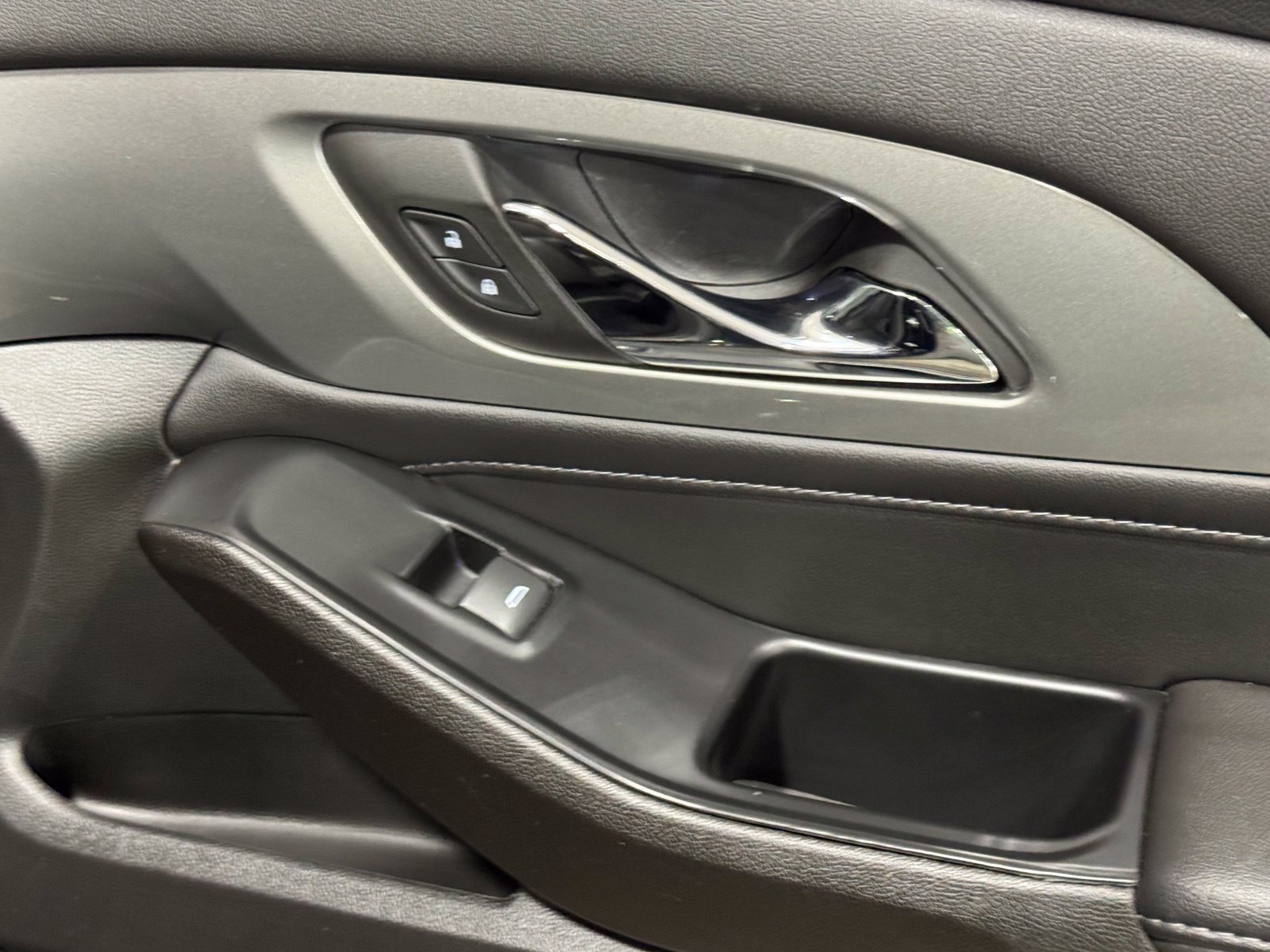 Used 2023 Chevrolet Traverse LT FWD image 53