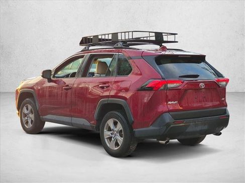 Used 2022 Toyota RAV4 XLE w/ Convenience Package FWD image 5