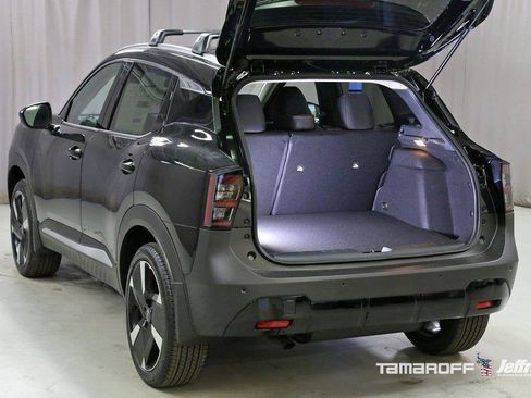 New 2026 Nissan Kicks SR image 16