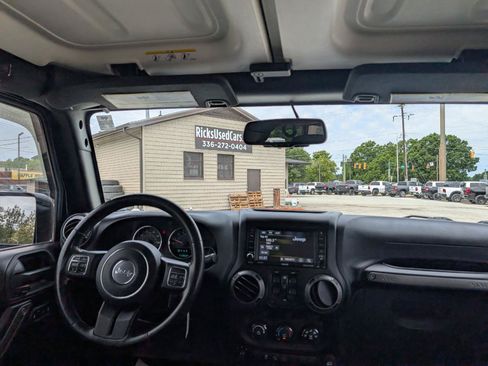 Used 2015 Jeep Wrangler Unlimited Sport w/ Quick Order Package 24S AWD/4WD image 11