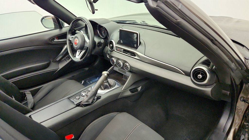 Used 2017 FIAT 124 Spider Classica RWD image 22