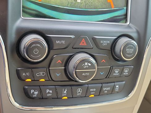 Used 2018 Jeep Grand Cherokee Overland AWD/4WD image 22