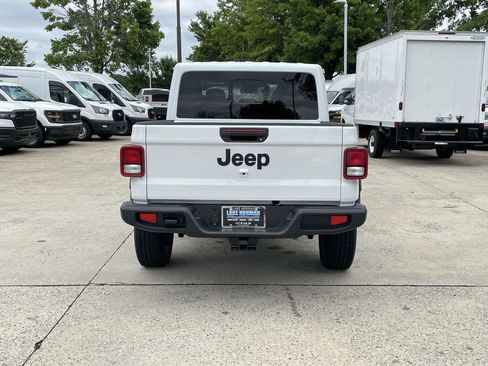 New 2025 Jeep Gladiator Sport w/ Premium Package image 8