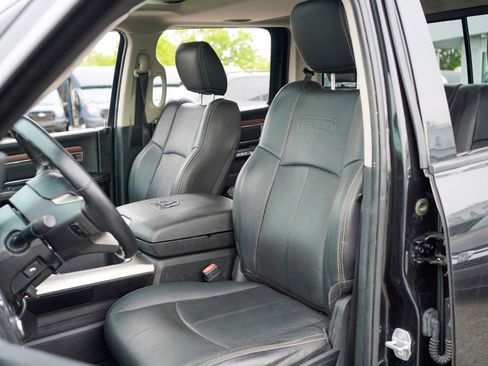 Used 2018 RAM 1500 Laramie w/ Convenience Group AWD/4WD image 17